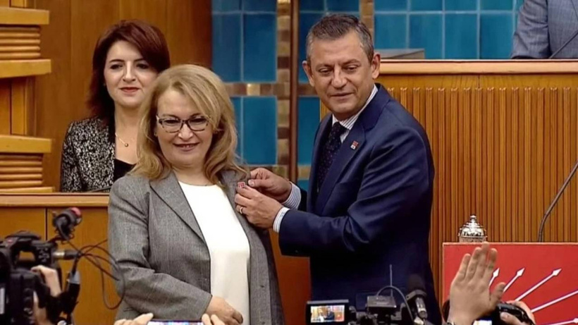 İYİ Parti’den istifa eden Ayşe Sibel Yanıkömeroğlu CHP’ye katıldı