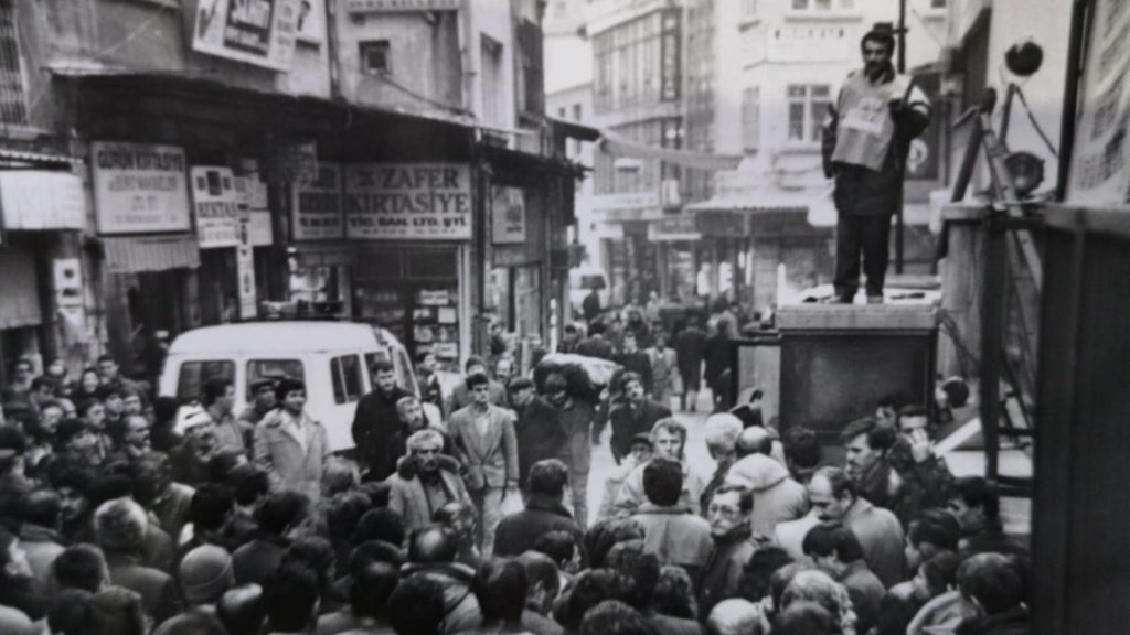 Tahtakale Santralı Türk Telekom'un özelleştirilmesine karşı iş bırakma eylemi - Hasan Toprak Konuşma Yaparken - 22.02.1994 